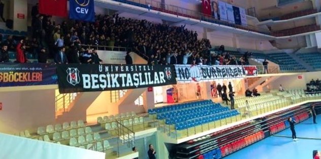 Beşiktaş - Fenerbahçe Opet maçına küfürlü tezahürat nedeniyle ara verildi