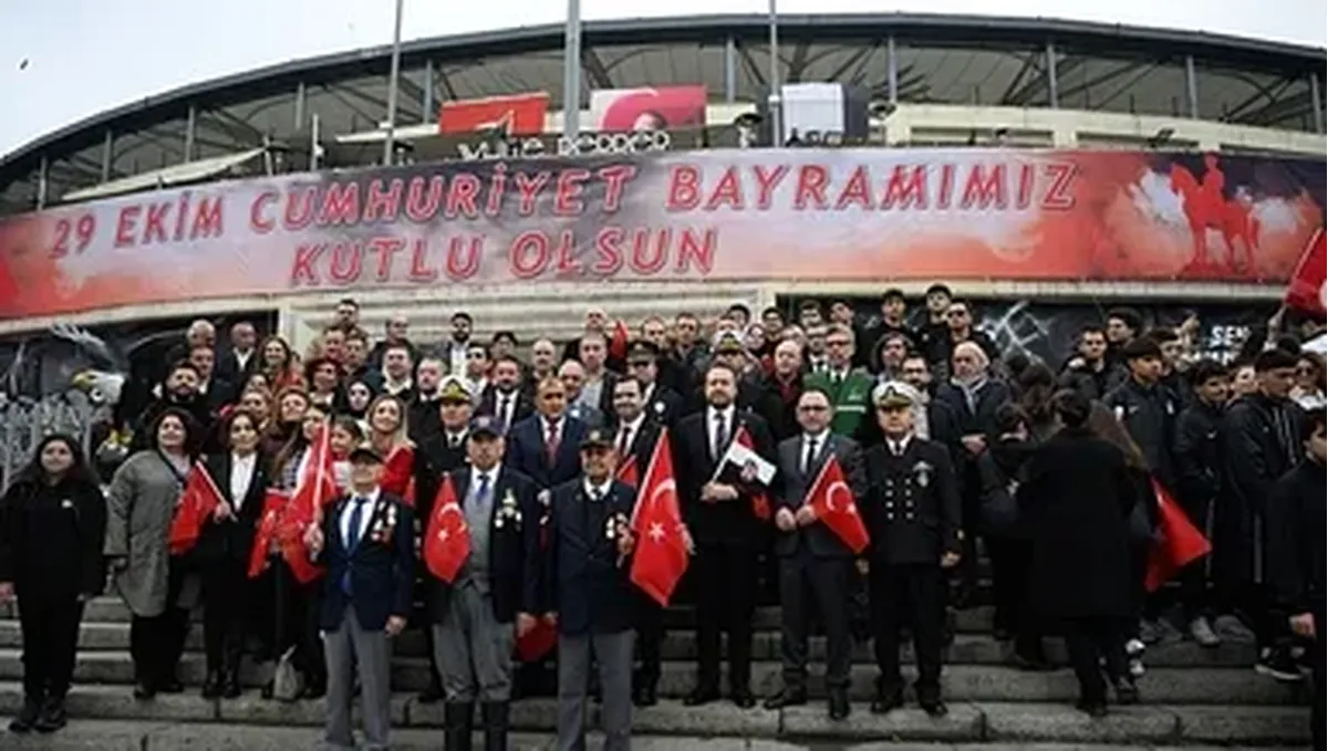 Beşiktaş'ta Cumhuriyet Bayramı Coşkusuyla Yürüyüş Düzenlendi
